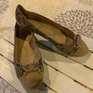 Tan and grayish animal print flats - size 9